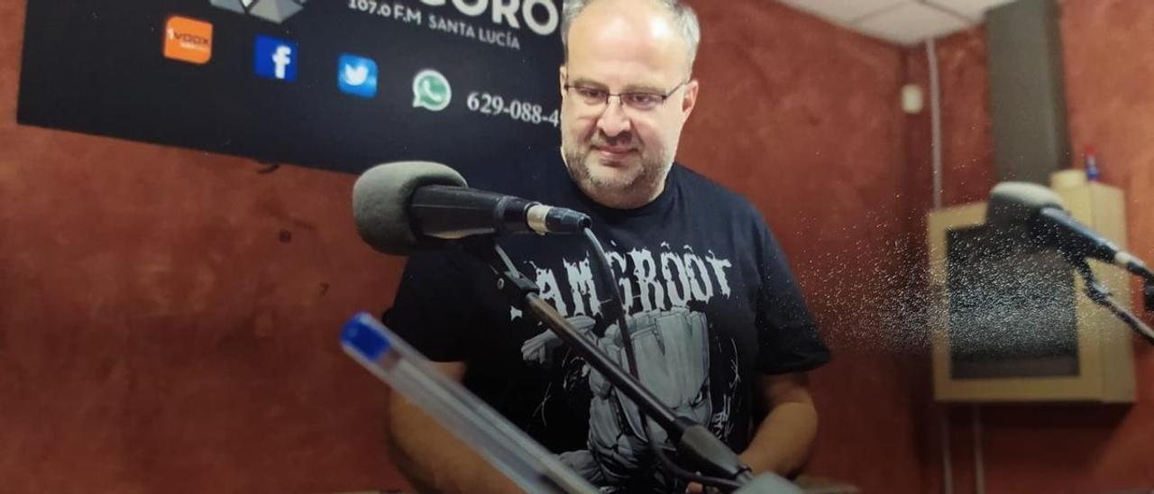 Fran, director de 'Clásicos del Vinilo' en Radio Tagoror, hace 22 años.