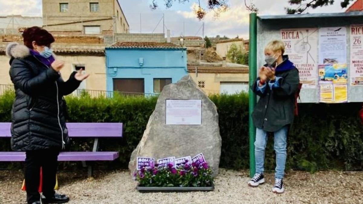 Alpartir ha dedicado una placa a la Asociación de Mujeres Kimura. |