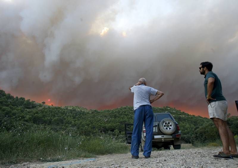 Fotogalería del incendio en el término de Luna en las Cinco Villas