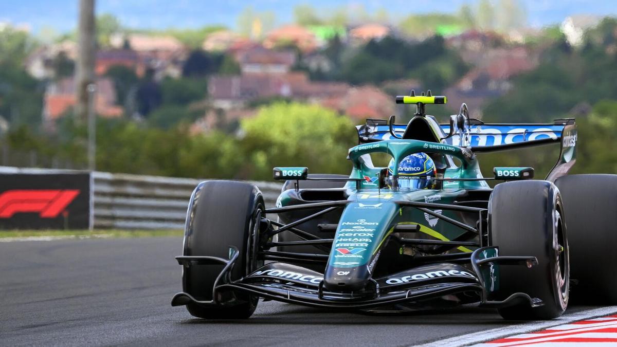 MOGYOROD (Hungría), 24/07/2026.- El español Fernando Alonso (Aston Martin), doble campeón del mundo de Fórmula Uno, que firmó el decimonoveno tiempo en la jornada de entrenamientos libres para el Gran Premio de Hungría, el undécimo del Mundial de Fórmula Uno, en el Hungaroring, el circuito de las afueras de Budapest. EFE/EPA/Zsolt Czegledi. PROHIBIDO SU USO EN HUNGRÍA