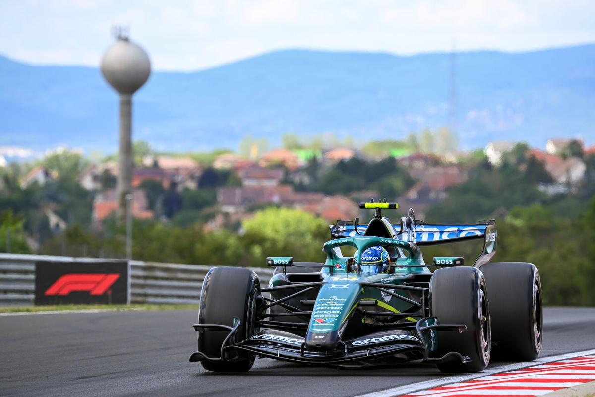 MOGYOROD (Hungría), 24/07/2026.- El español Fernando Alonso (Aston Martin), doble campeón del mundo de Fórmula Uno, que firmó el decimonoveno tiempo en la jornada de entrenamientos libres para el Gran Premio de Hungría, el undécimo del Mundial de Fórmula Uno, en el Hungaroring, el circuito de las afueras de Budapest. EFE/EPA/Zsolt Czegledi. PROHIBIDO SU USO EN HUNGRÍA