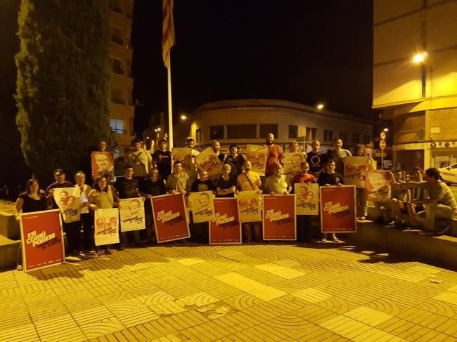 L'enganxada de cartells dels partits