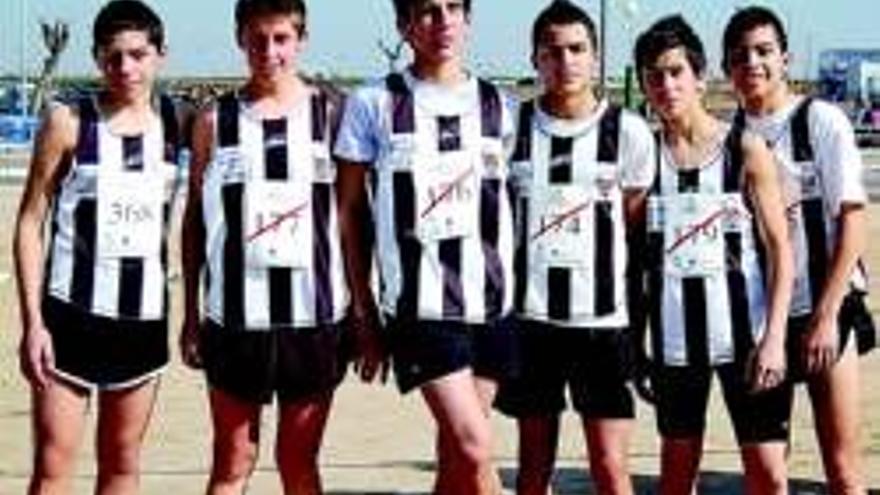 Juveniles del Club Atletismo Badajoz