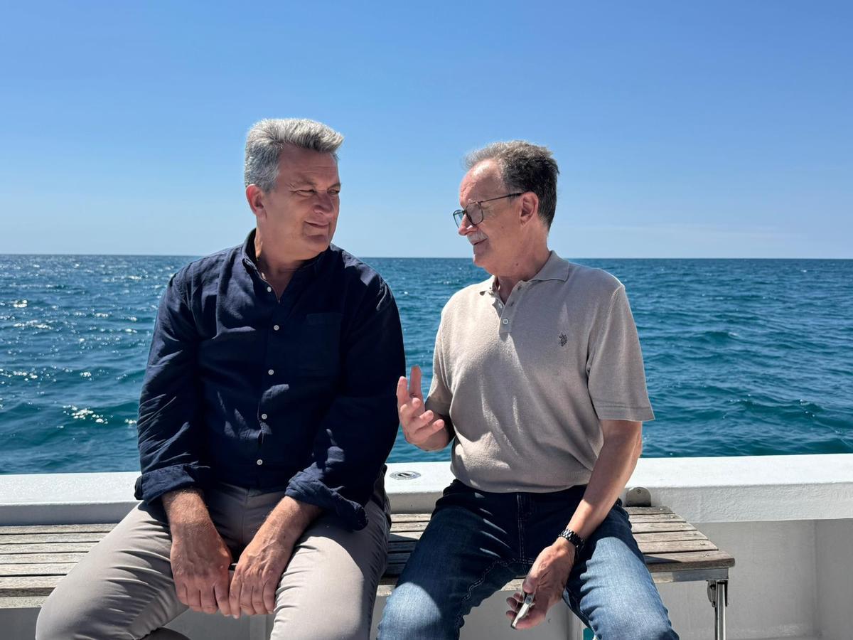El vicepresidente tercero y conseller de Medio Ambiente, Infraestructuras, Territorio y de la Recuperación, Vicente Martínez Mus, junto al alcalde de Alcalà, Francisco Juan, destacó la importancia de la vigilancia en este paraje natural.