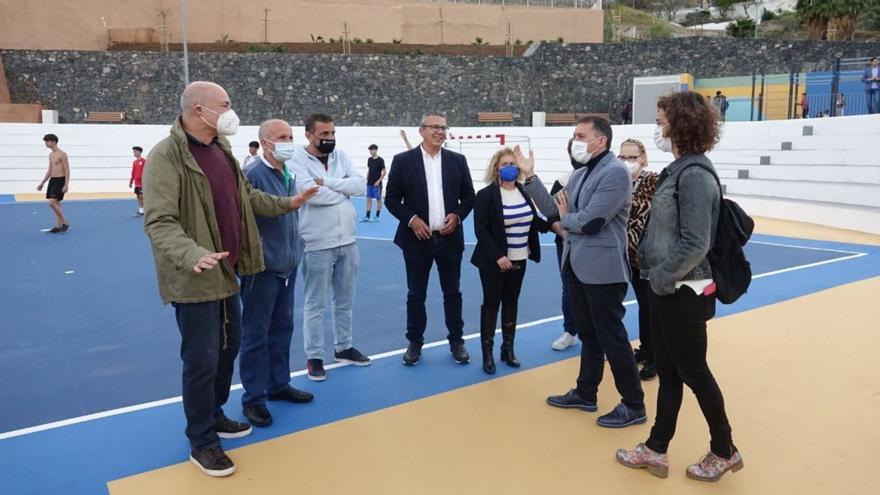 Santa Cruz de Tenerife rehabilitará por la vía de urgencia cinco campos de fútbol