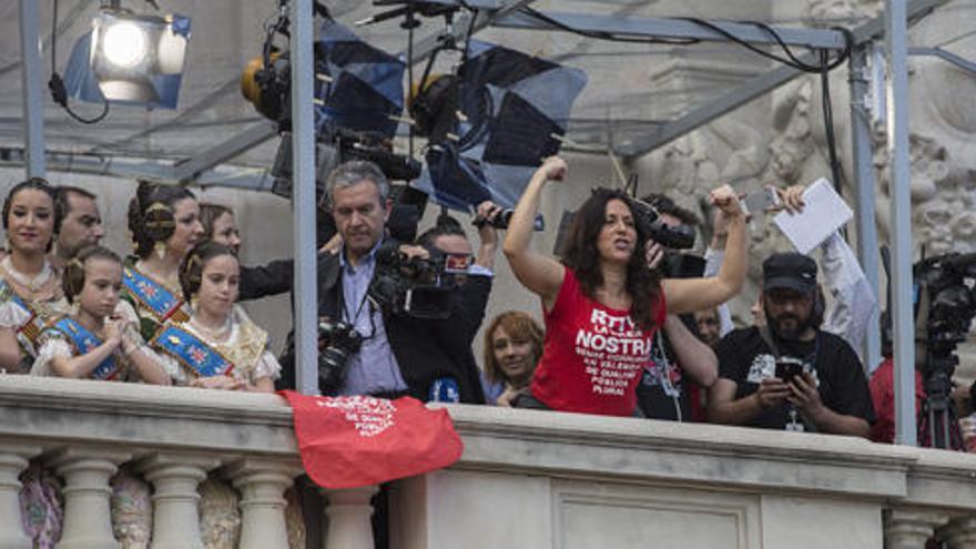 La protesta se instala en el balcón