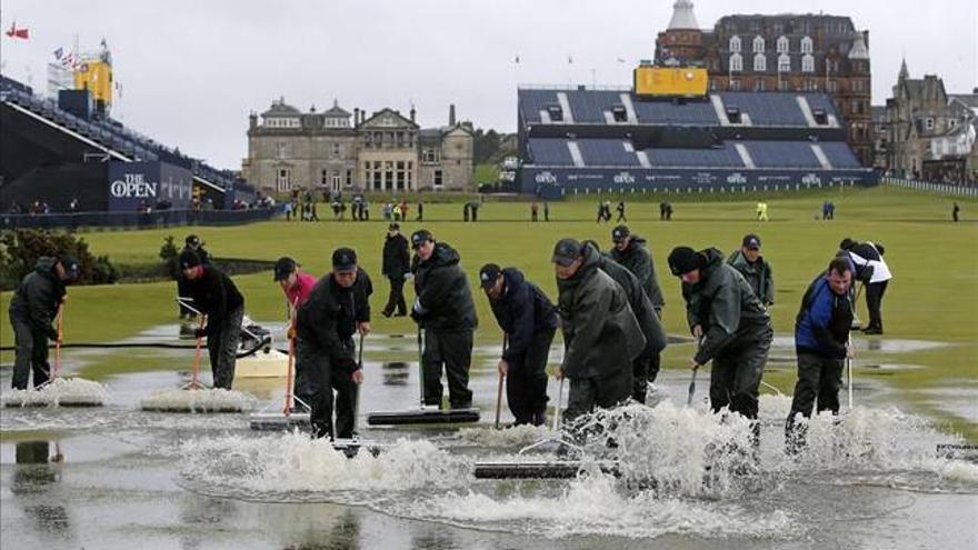 Las fuertes lluvias alteran el desarrollo del Abierto Británico