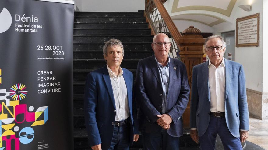 El alcalde Vicent Grimalt, Josep Ramoneda y Josep Mascarell presentan la programación del Dénia Festival de les Humanitats en La Nau