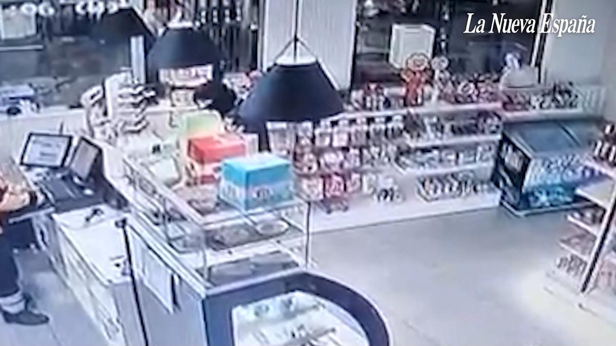 VÍDEO: Así fue el atraco con pistola en la gasolinera de Laviada, en Gijón