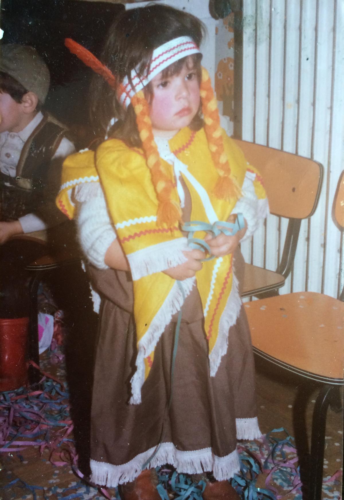 Marta de niña en un carnaval en la escuela Los cerezos de Pontevedra, hacia 1979.