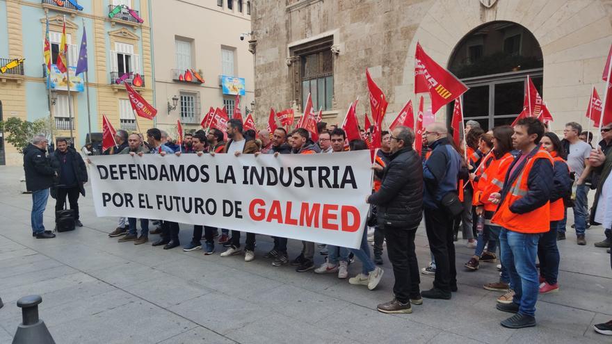 La protesta contra el cierre de Galmed llega a las puertas de la Generalitat