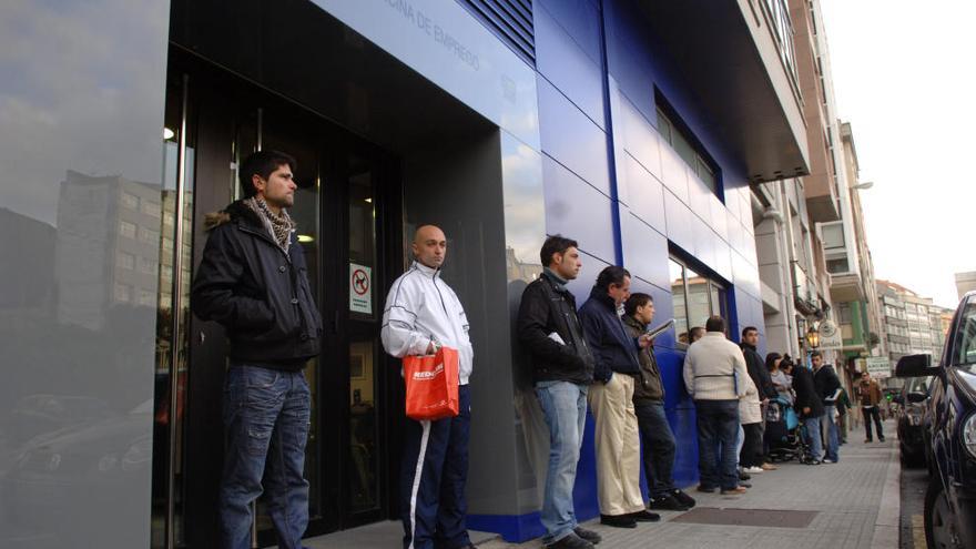 Cola en una oficina de empleo en A Coruña.