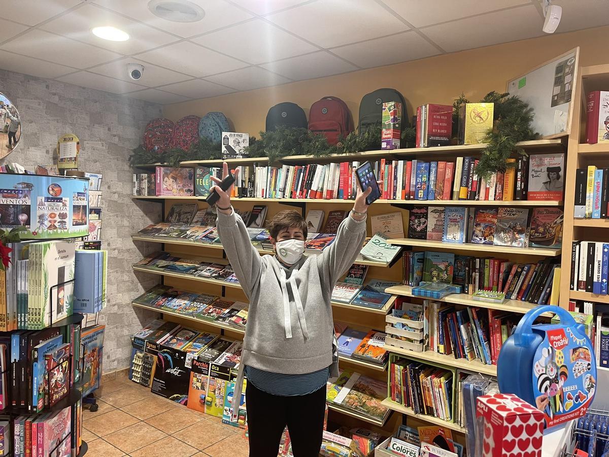 Pilar Fañanás, la titular del estanco-administración que ha repartido el primer cuarto premio en Biescas.