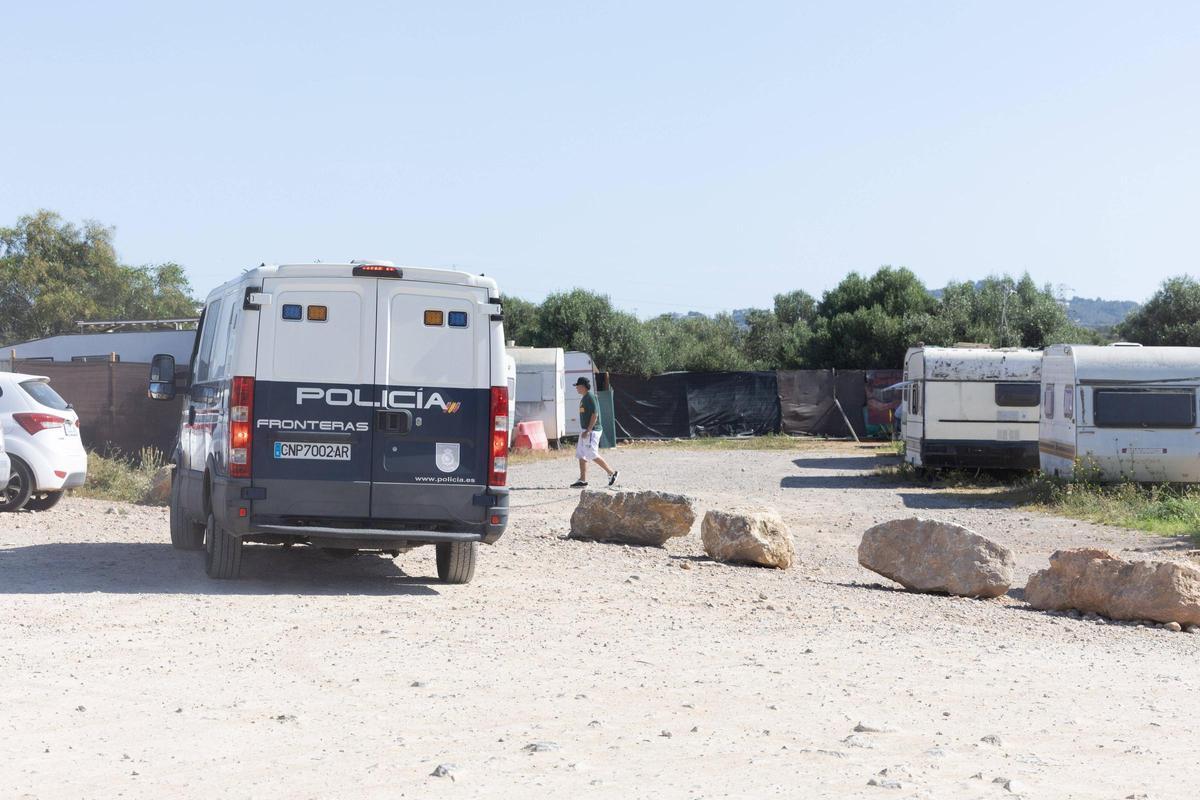 Todas las imágenes del desalojo del asentamiento más grande de Ibiza: sa Joveria