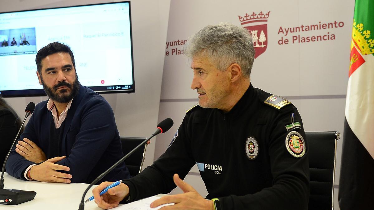 El intendente de la Policía Local de Plasencia, que investiga una reclamación de Portugal por un viaje con un coche policial.