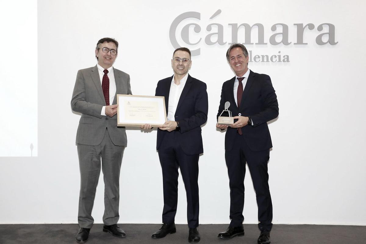 Emilio Revert (CEO Voolcan Grupo) con Vicente Lafuente y Alejandro Bermejo.