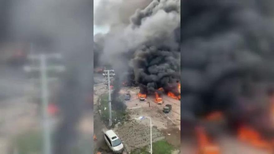 Al menos 10 muertos en China en la explosión de un camión que de combustible