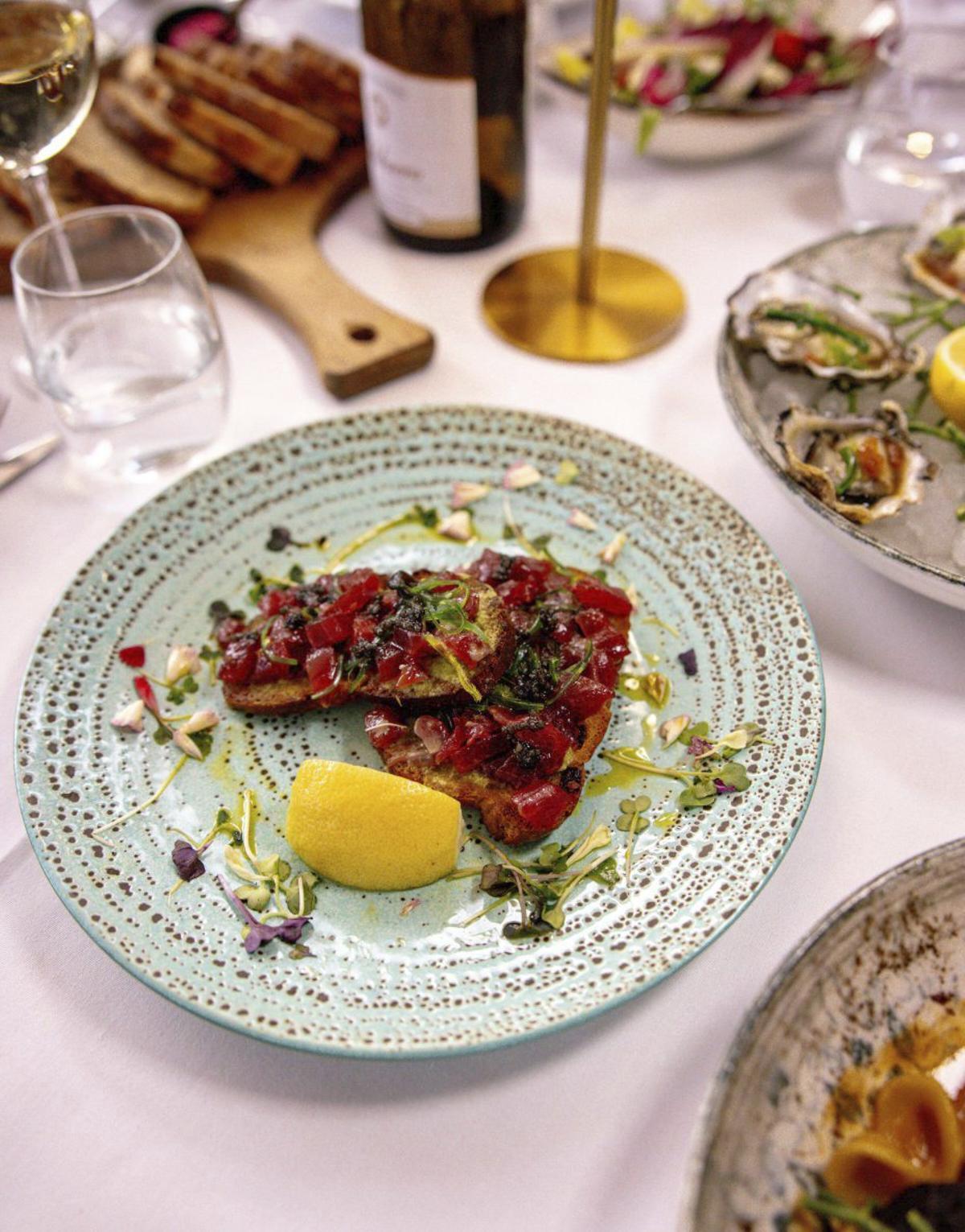 Productos mediterráneos directos al plato en Pikes Ibiza. | FOTOS: PIKES IBIZA