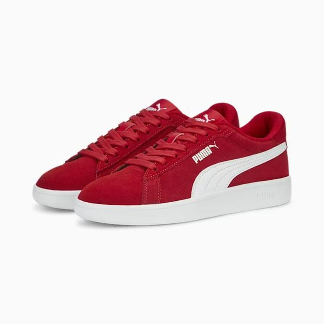 Zapatillas puma rojas (precio: 50 euros)