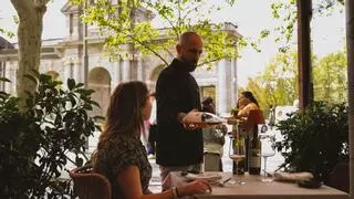 El brindis de Berria copa a copa en la Puerta de Alcalá