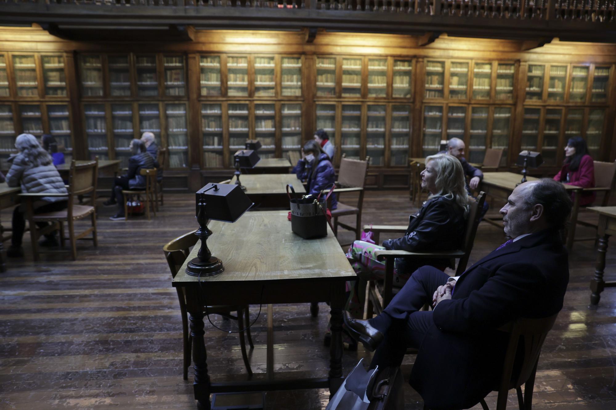 EN IMÁGENES: Los tesoros de la Universidad de Oviedo salen a la luz