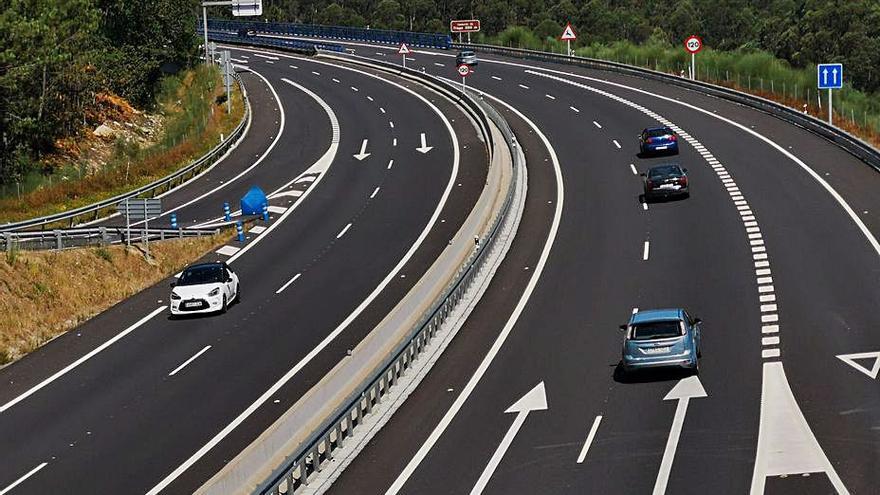 Tráfico en la autovía que cruza la comarca.   | // S.A.