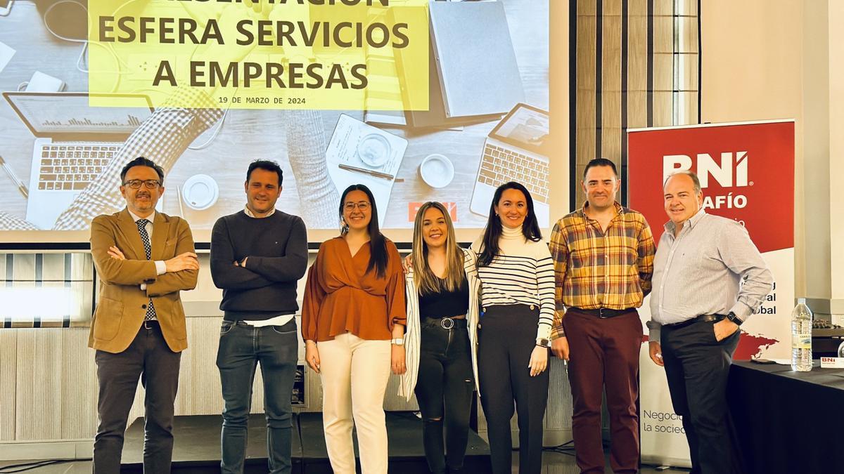Integrantes de la esfera de empresas dedicadas a servicios en BNI Desafío Almendralejo.