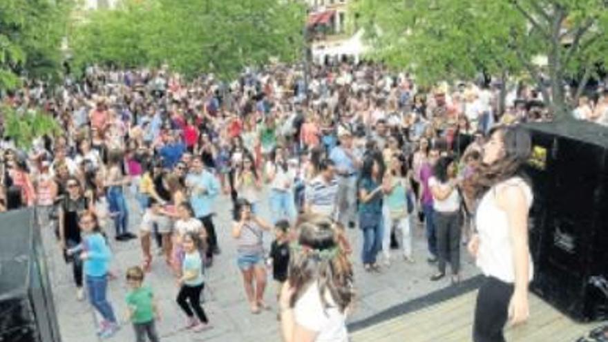 Hosteleros de Plasencia no quieren la música disco en la plaza Mayor en feria