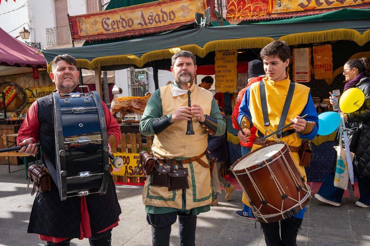 Así se sumerge Llombai en su historia con el mercado renacentista de los Borja