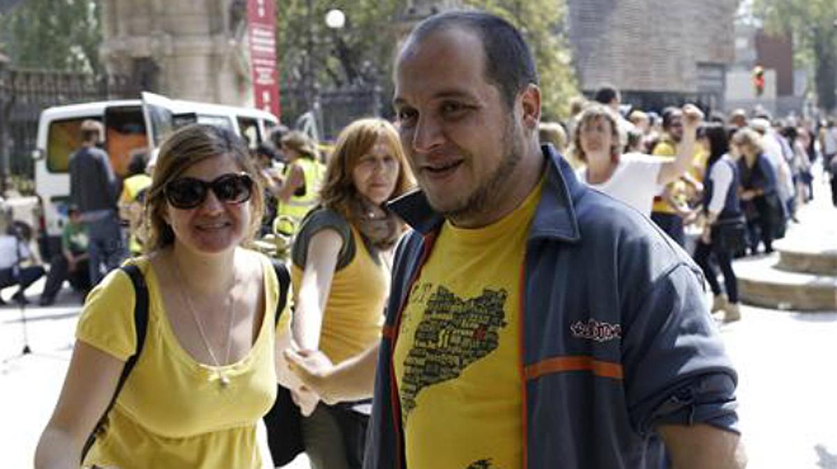 El portaveu de la CUP, David Fernández, ha sigut un dels manifestants que han envoltat el Parlament.
