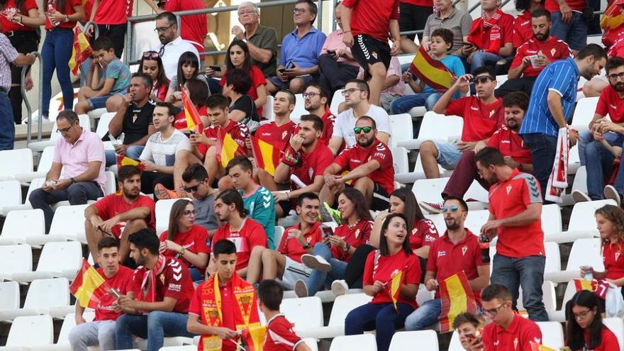 Partido entre el Real Murcia y el Mérida