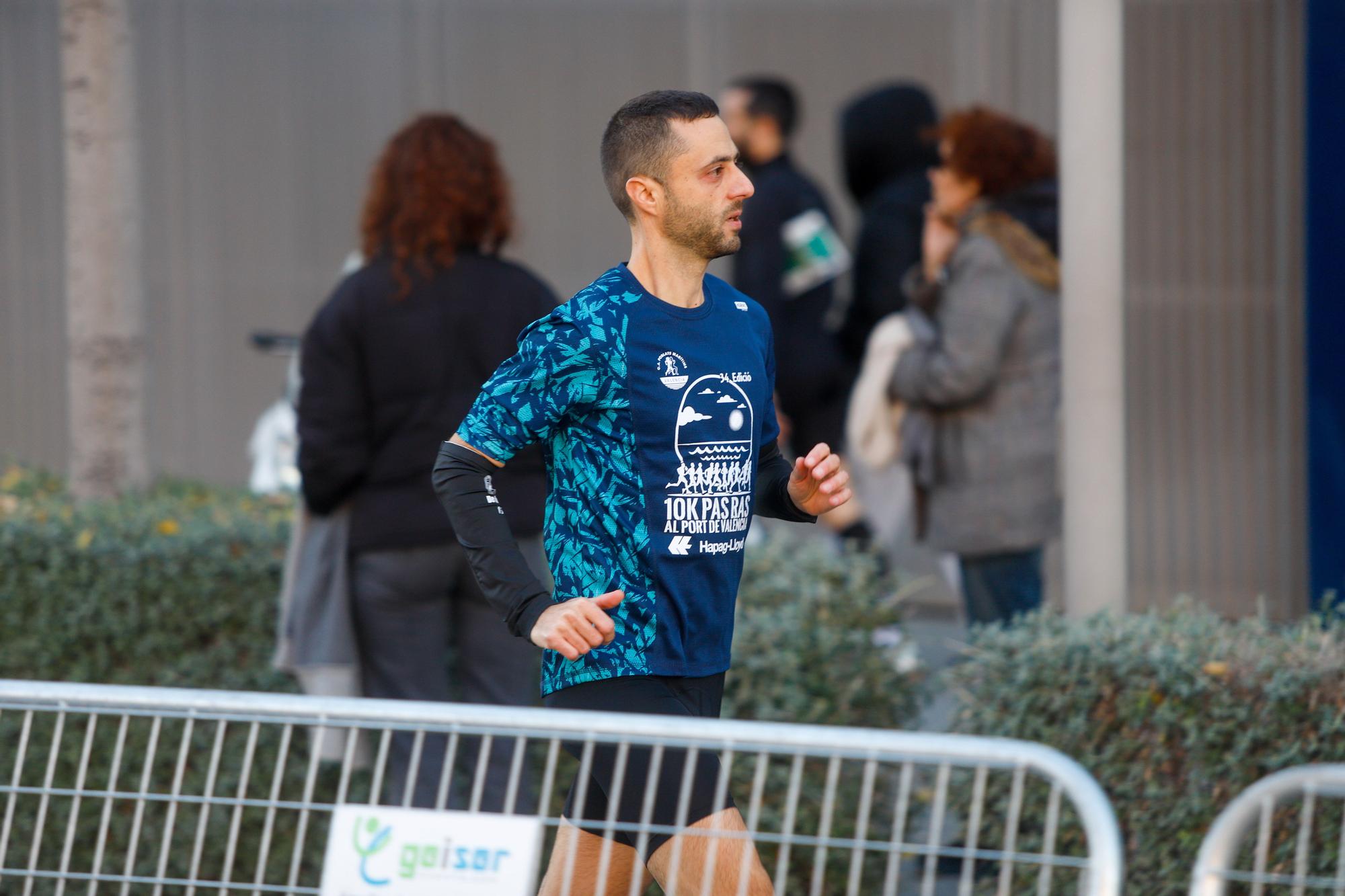 El Pas Ras al Port llena de corredores la Marina de València