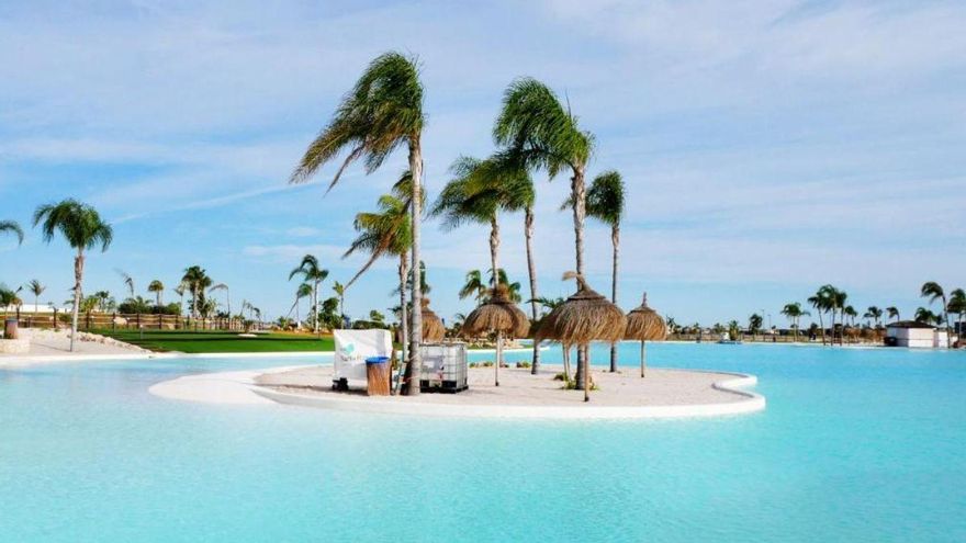 La piscina más grande de Europa está en Murcia, parece sacada del Caribe y tiene mas de 15.000 metros cuadrados