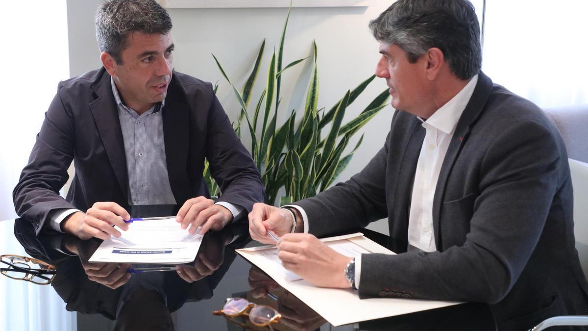 El presidente de la Generalitat con el alcalde de La Vila Joiosa