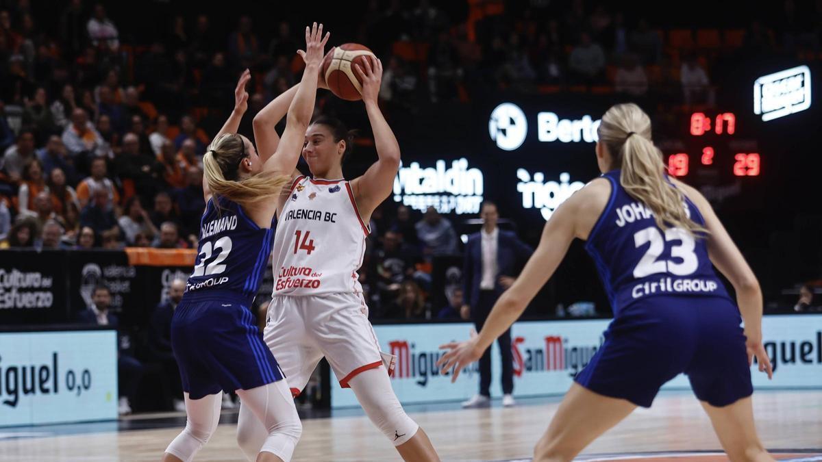 Raquel Carrera, la mejor jugadora del partido ante el Zaragoza