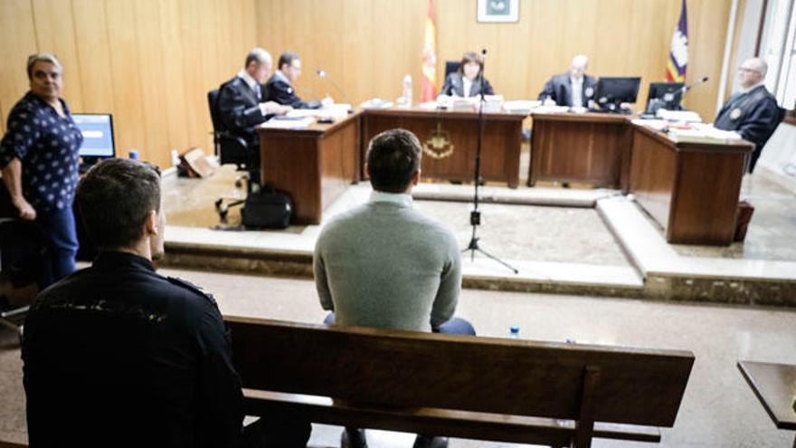 El acusado de presionar a un testigo del caso Cursach se declara inocente