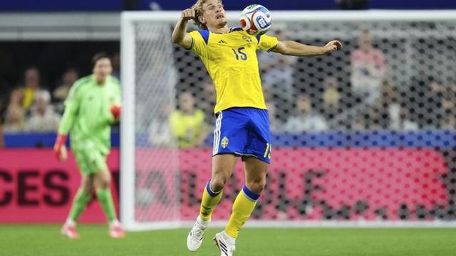 Starfelt durante el partido de su estreno mundialista ante Japón. | EFE