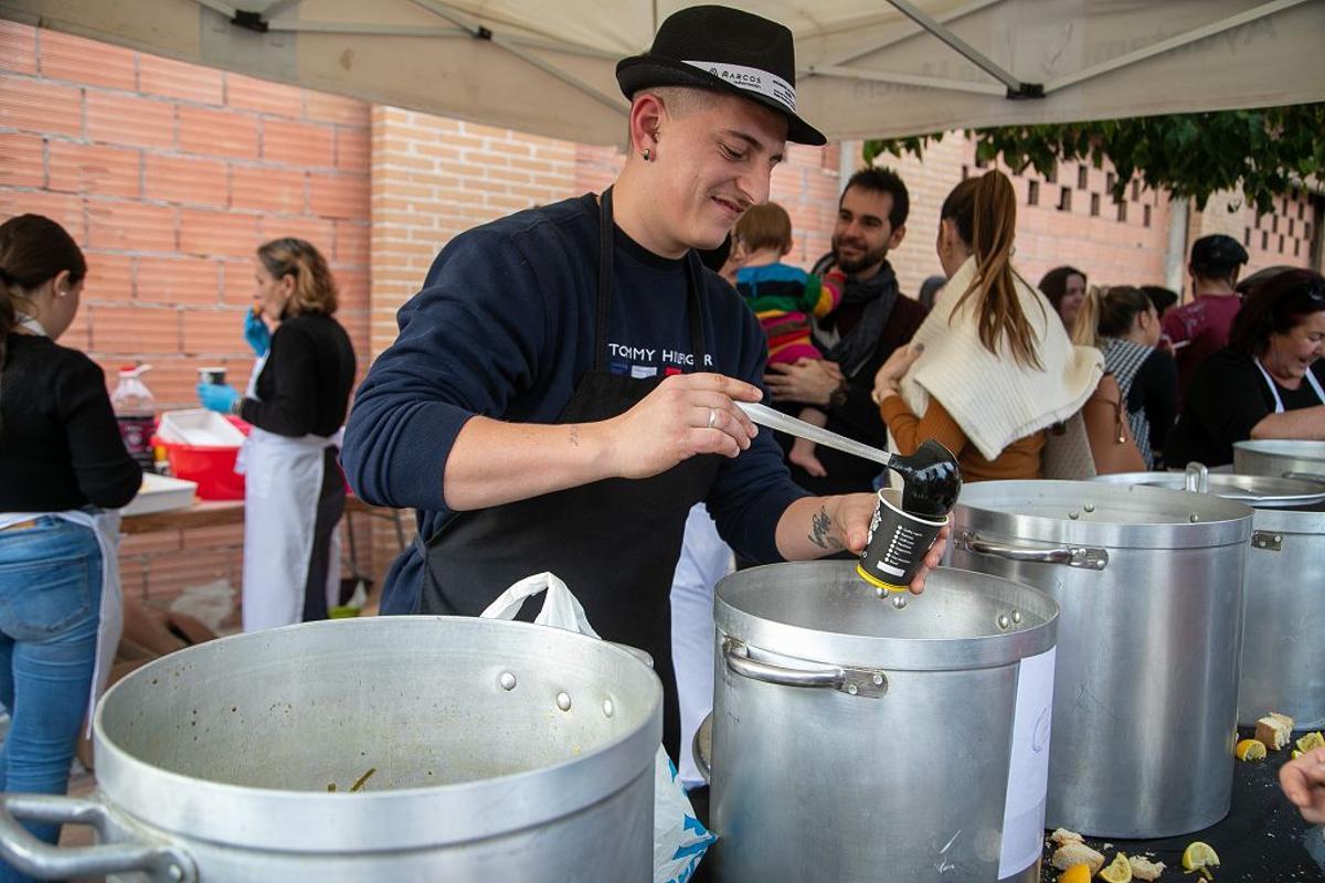 Así ha sido el Encuentro de Cuadrillas en Patiño con su tradicional reparto de pelotas, en imágenes