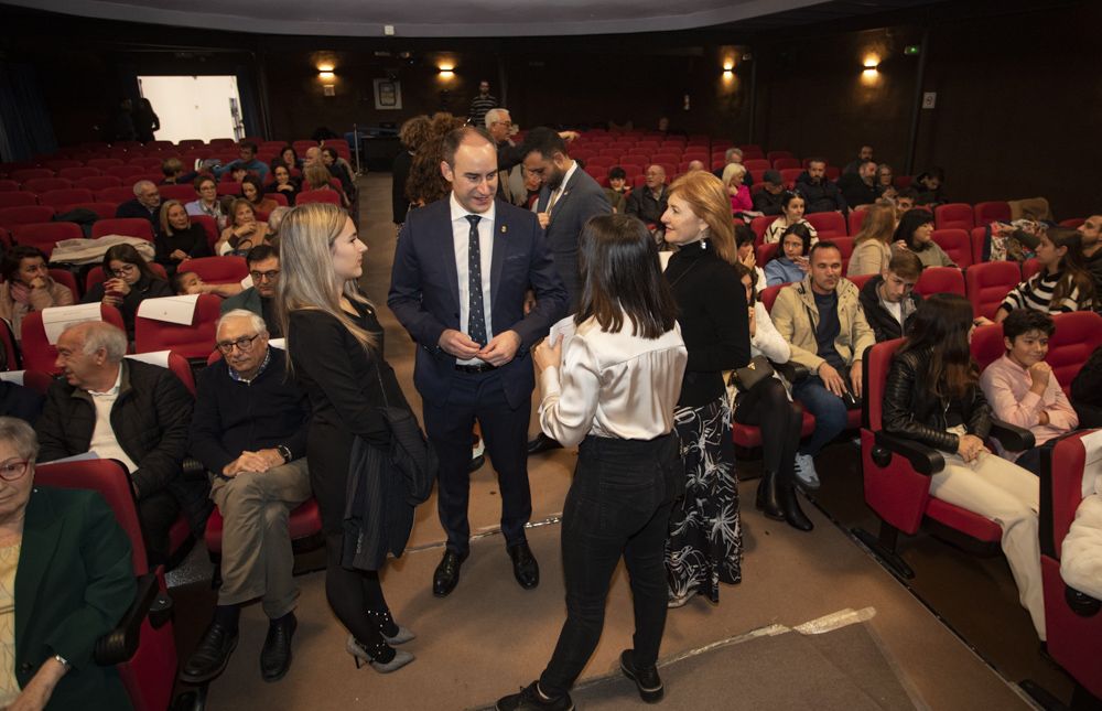 Alumnos de Sagunt leen la Carta Magna el Día de la Constitución