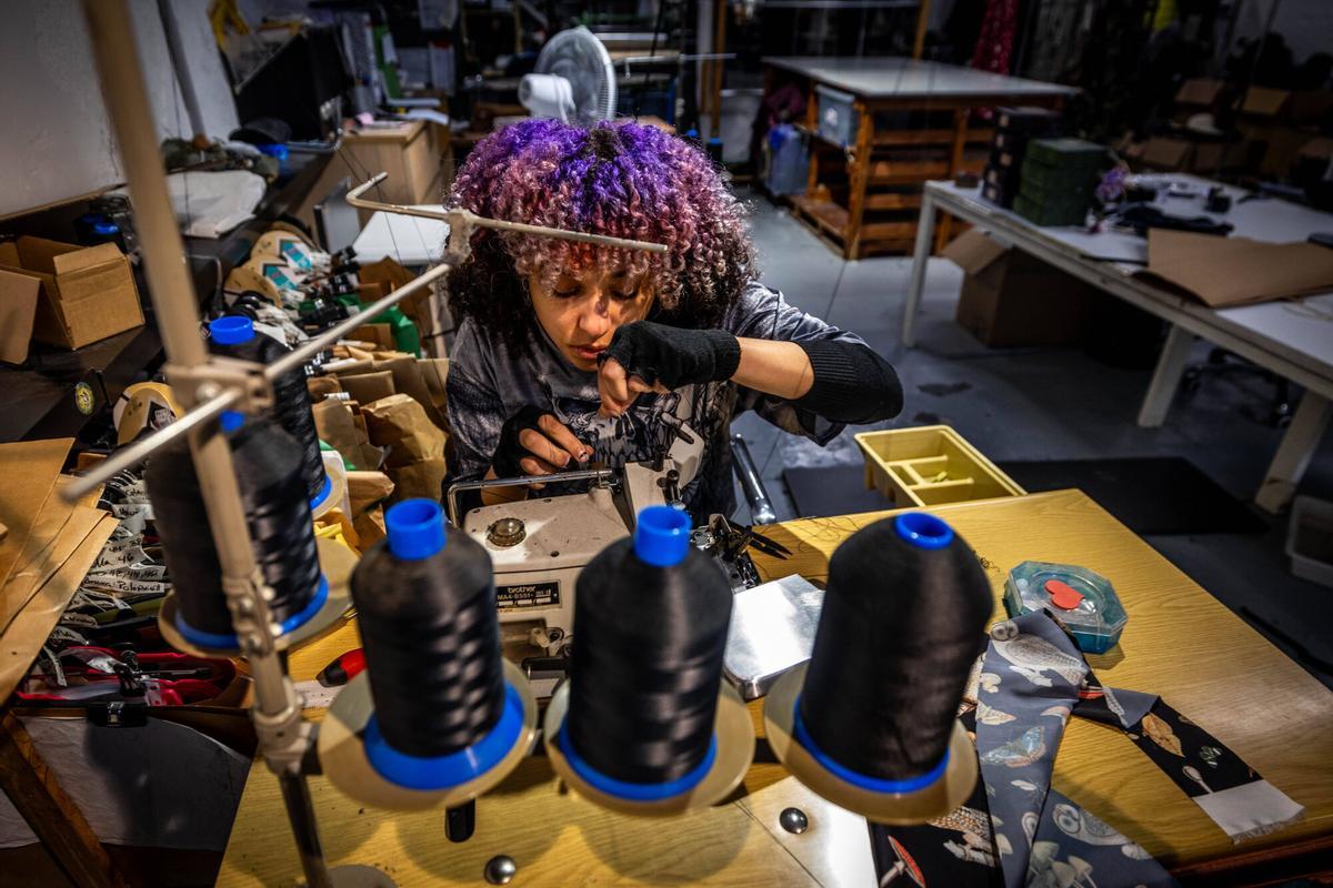 Barcelona 24/02/2026 OnBarcelona Barceloneando. El mundo de fantasía escondido en una nave de l'Hospitalet, es el taller de ciencia ficción de El costurero real. AUTOR: JORDI OTIX