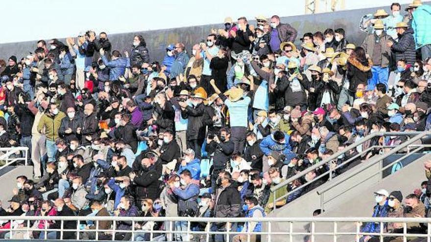 Parte de la afición celeste en Can Misses durante el último partido ante el Alcorcón. | JUAN A. RIERA