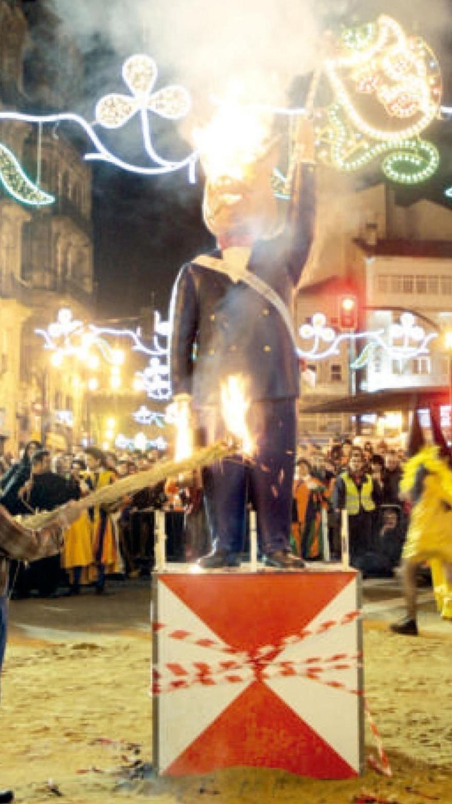 En 2009, se quemaron las figuras del rey y la reina del Entroido vigués.