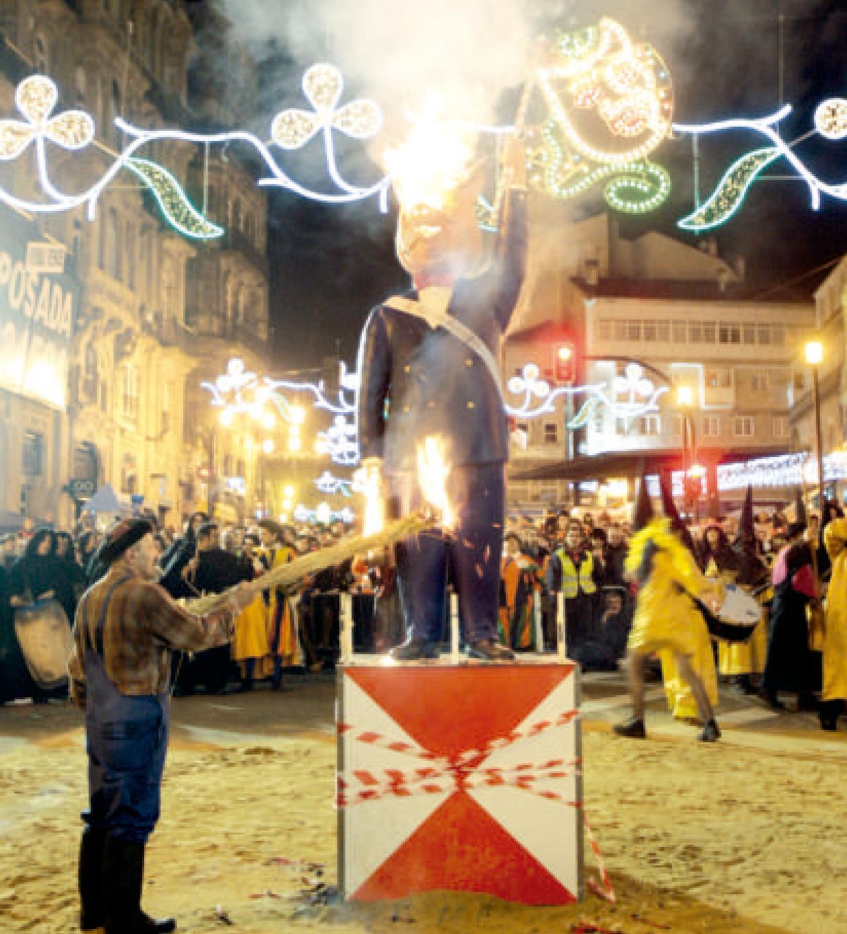 En 2009, se quemaron las figuras del rey y la reina del Entroido vigués.