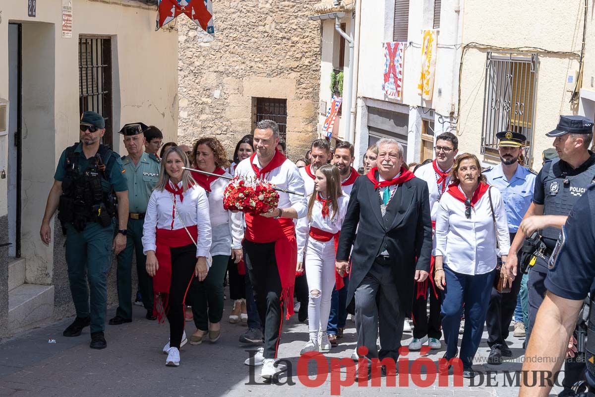 Bandeja de flores y ritual de la bendición del vino en las Fiestas de Caravaca