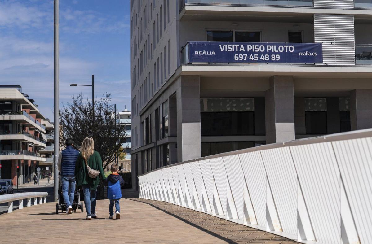 Comprar una casa requereix 7,5 anys de sou, el doble que als 80