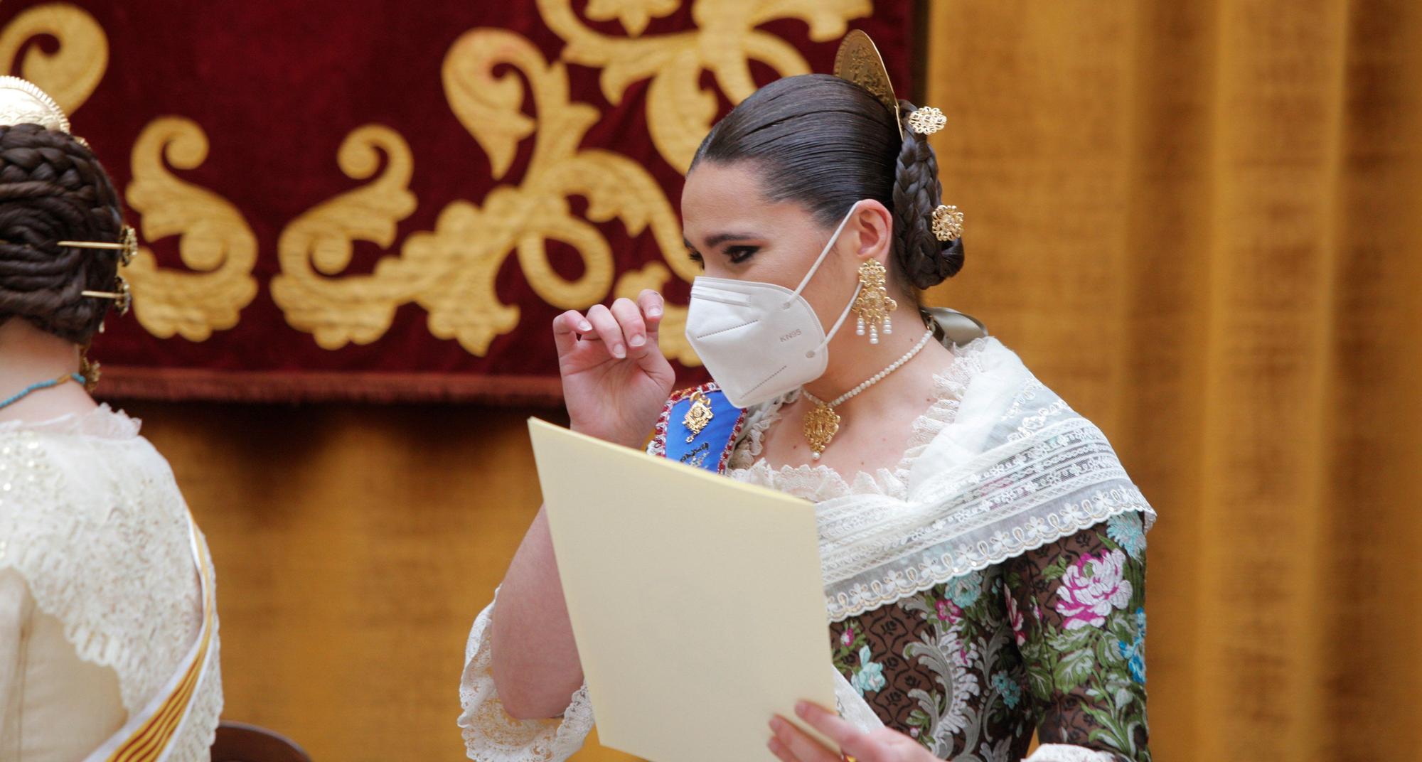 Sábado de Fallas en abril para Consuelo Llobell y la corte