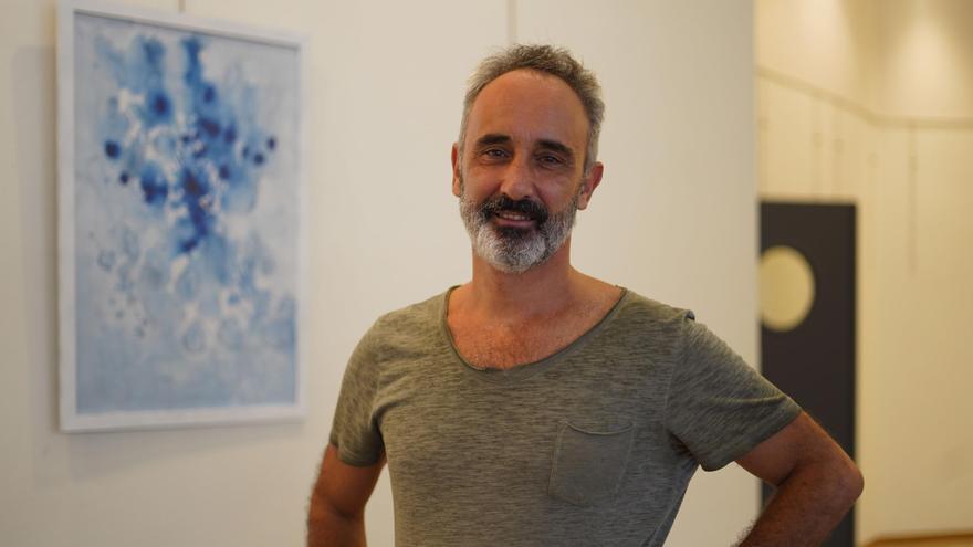 El pintor Manuel Rodríguez Méndez dedica a los árboles su última exposición, ‘Arborescencias’, que se inaugura este viernes en el Club Diario de Ibiza