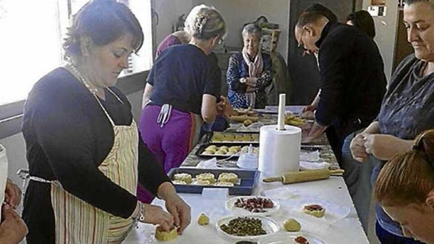 &#039;Taller de panades, robiols i crespells&#039; y procesión en Badies