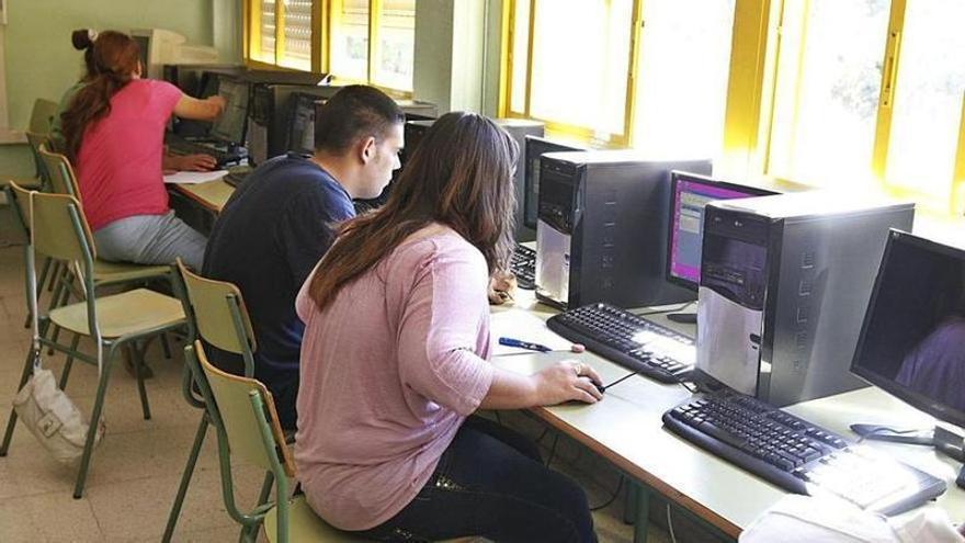 Más de 13.000 plazas en institutos de la Región para adultos