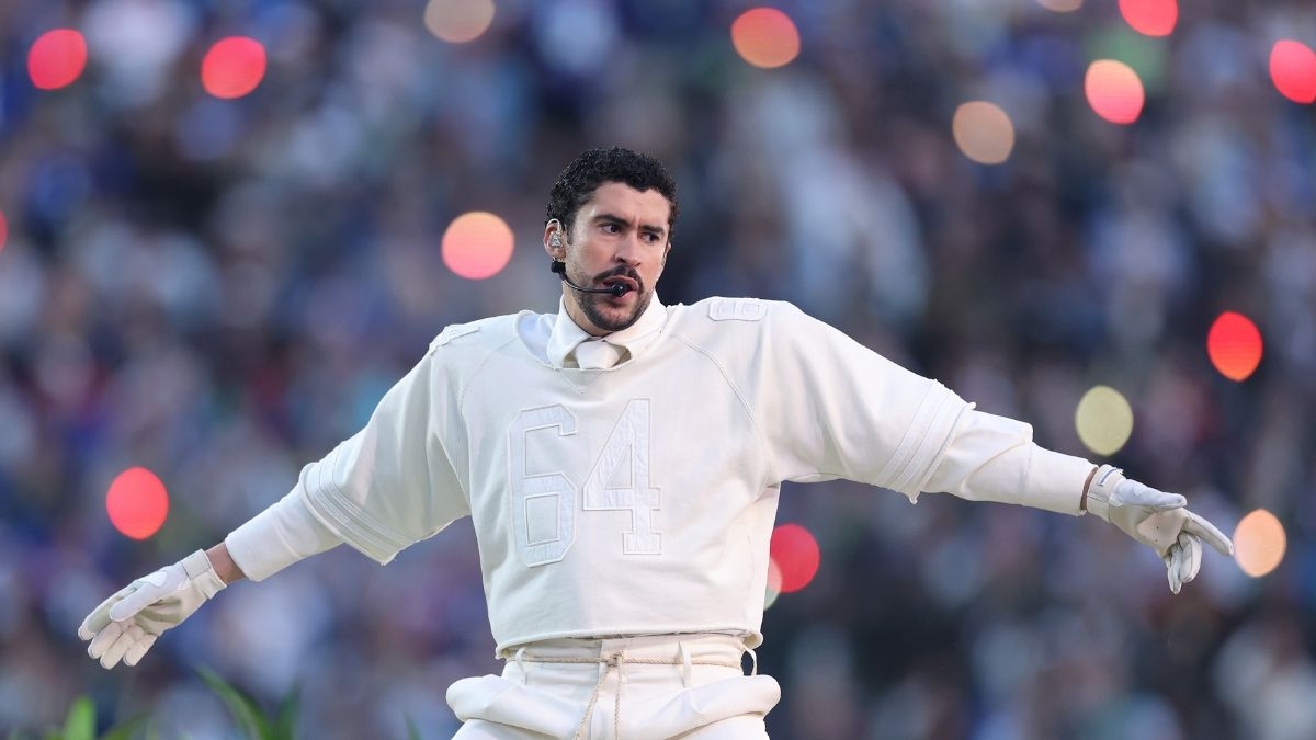 Bad Bunny vestido de Zara en la final de la Super Bowl 2026